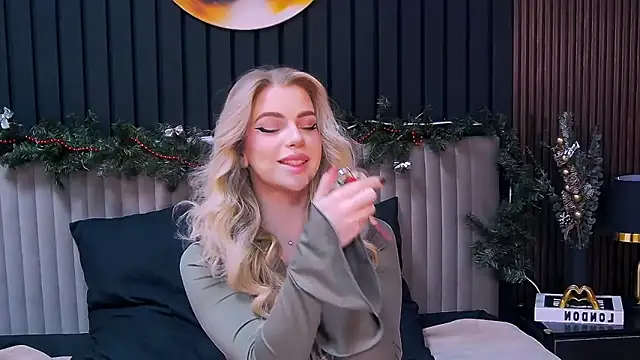 MilanaCeleste online show from 12-22-25, 09:45