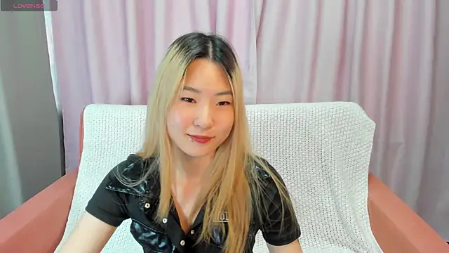 Snapshot of Aisi_18 chatting on 09-10-25, 08:14 Aisi 18 online show from 09-10-25, 08:14