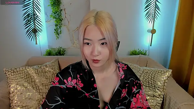 Snapshot of Aisi_18 chatting on 09-17-25, 04:36 Aisi 18 online show from 09-17-25, 04:36