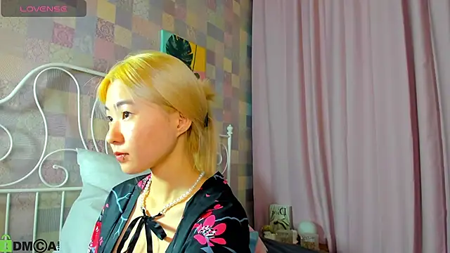 Aisi 18 online show from 09-26-25, 03:32