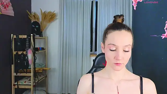 laracroftmansion online show from 05-06-26, 03:28
