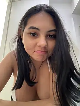 AlinnaRosee  online show from 06-20-26, 07:16