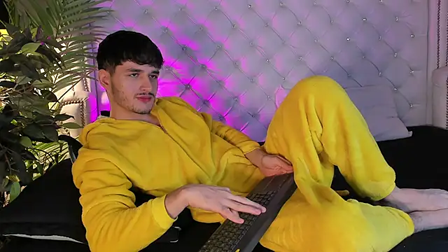 LiamMuller online show from 12-03-25, 12:25