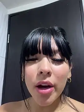 Snapshot of BrendaCrean chatting on 03-05-25, 11:38 BrendaCrean online show from 03-05-25, 11:38