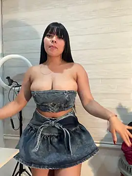 Snapshot of BrendaCrean chatting on 03-18-25, 12:16 BrendaCrean online show from 03-18-25, 12:16