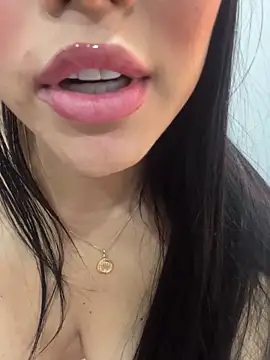 Snapshot of BrendaCrean chatting on 09-12-25, 12:49 BrendaCrean online show from 09-12-25, 12:49