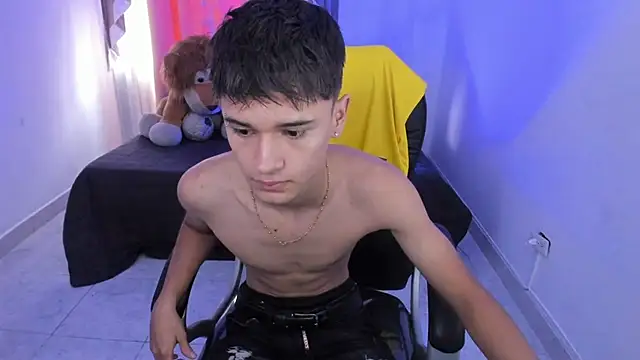 Snapshot of Aron_Boyy chatting on 02-16-26, 05:53 Aron Boyy online show from 02-16-26, 05:53