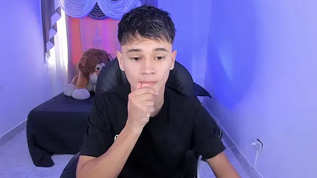 Snapshot of Aron_Boyy chatting on 02-21-26, 07:48 Aron Boyy online show from 02-21-26, 07:48