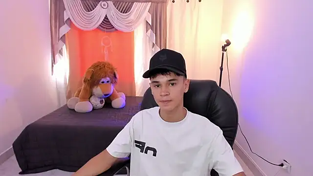 Snapshot of Aron_Boyy chatting on 03-28-26, 07:57 Aron Boyy online show from 03-28-26, 07:57