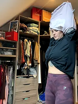 Snapshot of AmyStone__ chatting on 09-23-25, 08:28 AmyStone online show from 09-23-25, 08:28