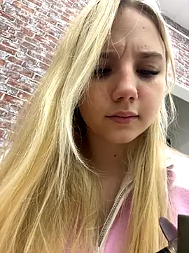 Sky Cutie online show from 10-30-25, 04:14