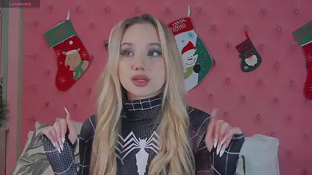 Sky Cutie online show from 12-18-25, 05:13