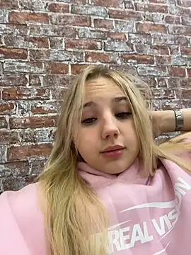 Sky Cutie online show from 01-17-26, 03:44