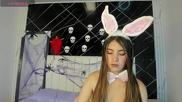 shirley hott online show from 10-31-25, 01:01