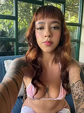 AliceMrtnz online show from 05-07-26, 02:44