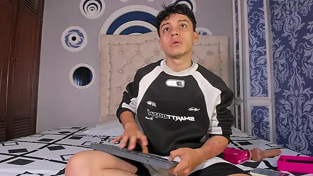 Dani rivass online show from 10-24-25, 11:39