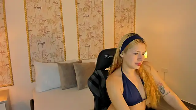 daniand  online show from 10-21-25, 02:12