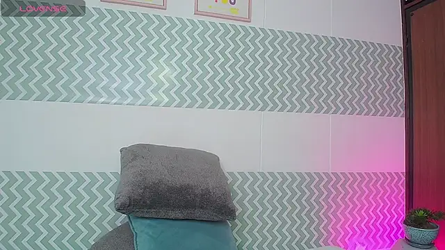 Snapshot of CataleyaWilson369 chatting on 10-11-25, 02:33 CataleyaWilson369 online show from 10-11-25, 02:33