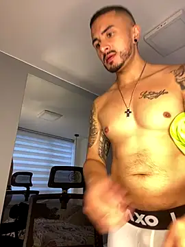 Snapshot of ALEXXX_KING chatting on 09-24-25, 12:41 ALEXXX KING online show from 09-24-25, 12:41