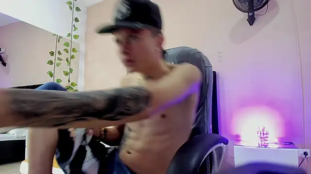 Nascary Fox online show from 11-18-25, 07:18