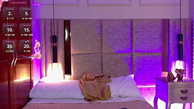 Martina-Roberts- online show from 09-15-25, 04:01