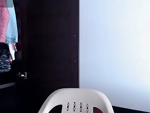 Snapshot of fenix_colette chatting on 09-18-25, 07:27 fenix colette online show from 09-18-25, 07:27