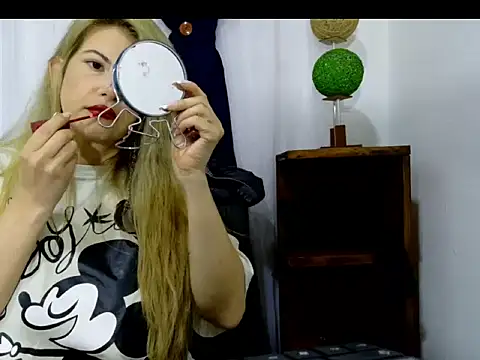 katioska25 online show from 09-19-25, 06:52