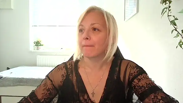 Linsy Kim online show from 10-22-25, 07:52