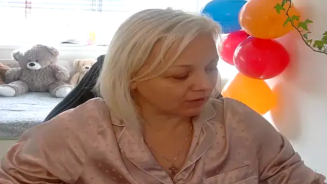 Linsy Kim online show from 12-18-25, 10:43