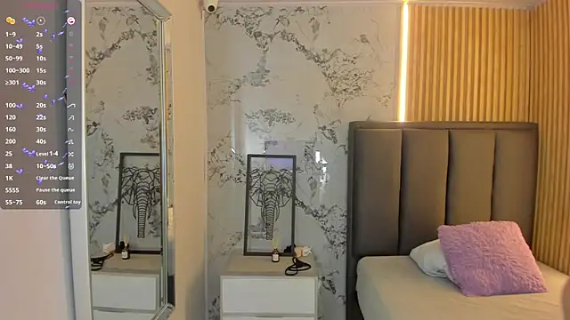 Snapshot of SOPHIEMEYER chatting on 09-25-25, 12:42 SOPHIEMEYER online show from 09-25-25, 12:42