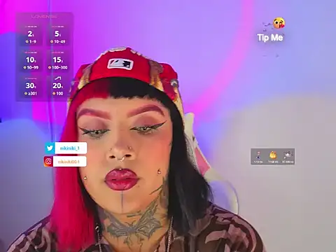 Snapshot of Adamsniki chatting on 09-16-25, 01:50 Adamsniki online show from 09-16-25, 01:50