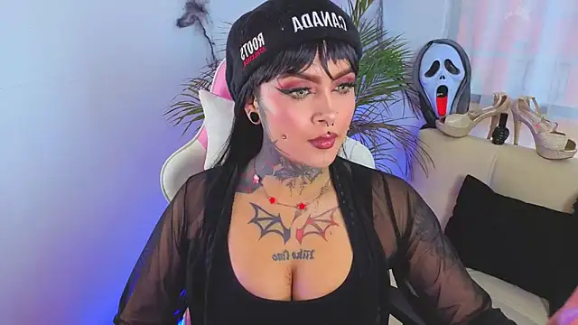 Snapshot of Adamsniki chatting on 10-21-25, 09:37 Adamsniki online show from 10-21-25, 09:37