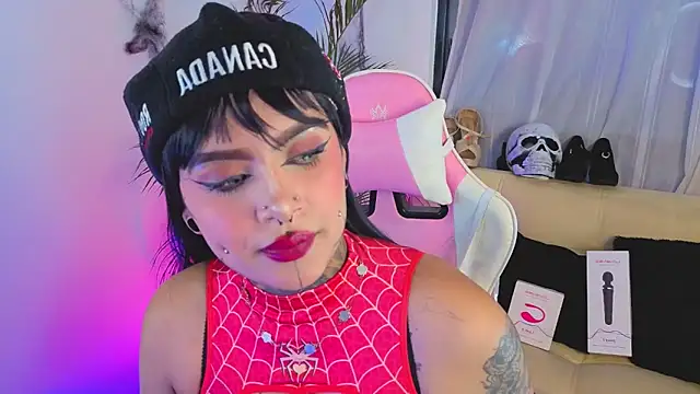 Snapshot of Adamsniki chatting on 10-26-25, 10:36 Adamsniki online show from 10-26-25, 10:36