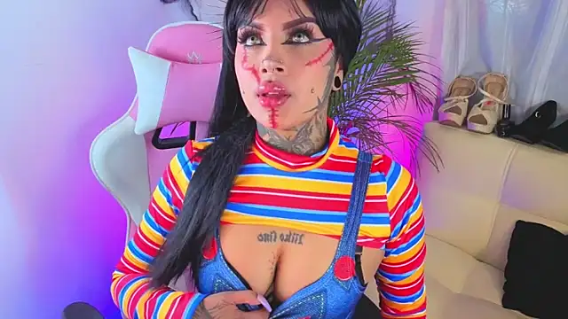 Snapshot of Adamsniki chatting on 10-31-25, 11:17 Adamsniki online show from 10-31-25, 11:17