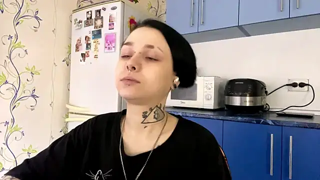 Snapshot of CandaceBlaze chatting on 10-13-25, 08:20 CandaceBlaze online show from 10-13-25, 08:20