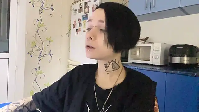 Snapshot of CandaceBlaze chatting on 10-15-25, 08:53 CandaceBlaze online show from 10-15-25, 08:53