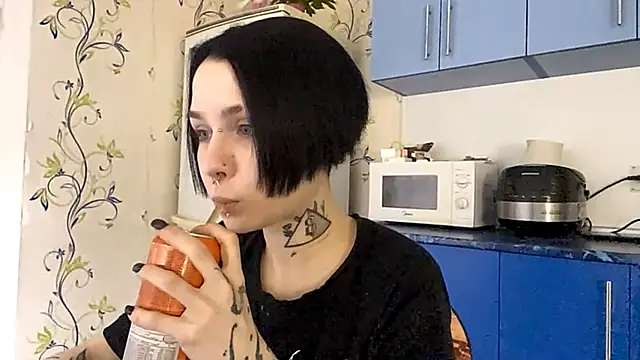 Snapshot of CandaceBlaze chatting on 10-17-25, 08:11 CandaceBlaze online show from 10-17-25, 08:11