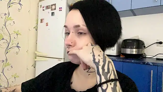 Snapshot of CandaceBlaze chatting on 10-20-25, 08:09 CandaceBlaze online show from 10-20-25, 08:09