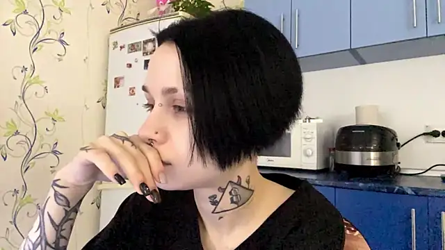 Snapshot of CandaceBlaze chatting on 10-25-25, 08:14 CandaceBlaze online show from 10-25-25, 08:14