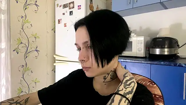 Snapshot of CandaceBlaze chatting on 10-28-25, 08:22 CandaceBlaze online show from 10-28-25, 08:22