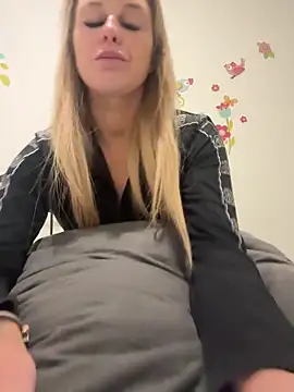 Snapshot of imyourgoodgirl69 chatting on 09-22-25, 12:40 imyourgoodgirl69 online show from 09-22-25, 12:40