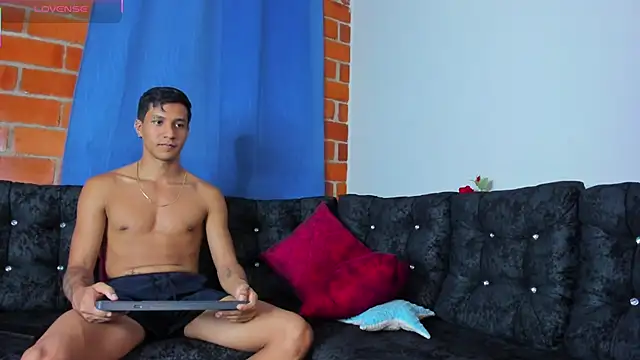 Snapshot of Robertmiller21 chatting on 10-25-25, 05:26 Robertmiller21 online show from 10-25-25, 05:26