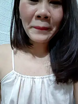 Snapshot of Singlemom69x chatting on 07-15-26, 02:00 Singlemom69x online show from 07-15-26, 02:00