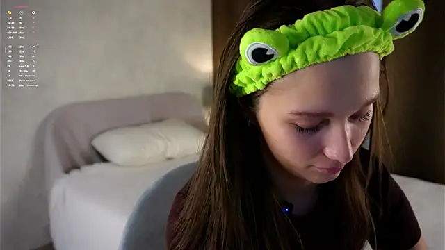 MelaniSeiver online show from 10-20-25, 01:06