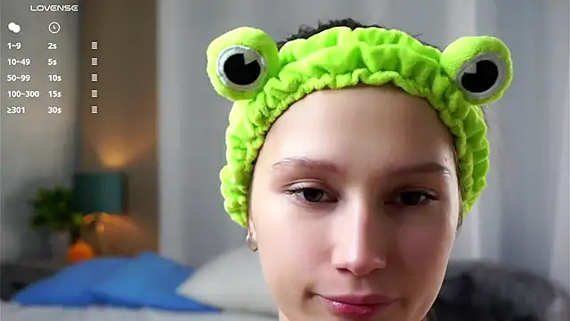 MelaniSeiver online show from 11-21-25, 01:15