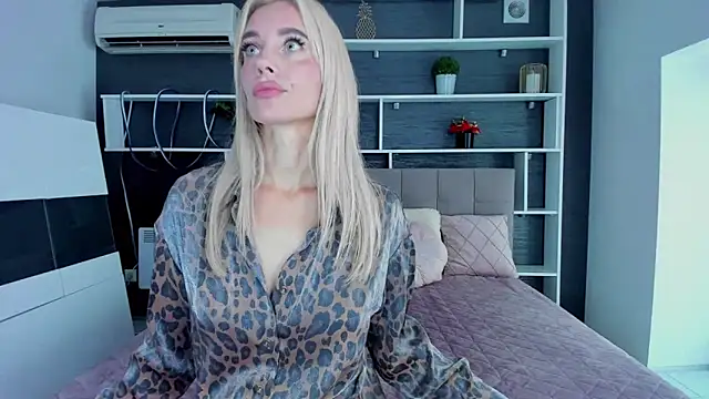Snapshot of SabrinaSharm chatting on 09-20-25, 11:55 SabrinaSharm online show from 09-20-25, 11:55