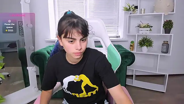 Cocoa Sins online show from 10-15-25, 06:13