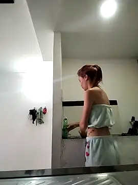 dulcelatin21 online show from 10-11-25, 03:21