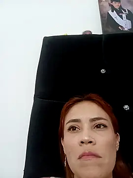 dulcelatin21 online show from 10-19-25, 09:04