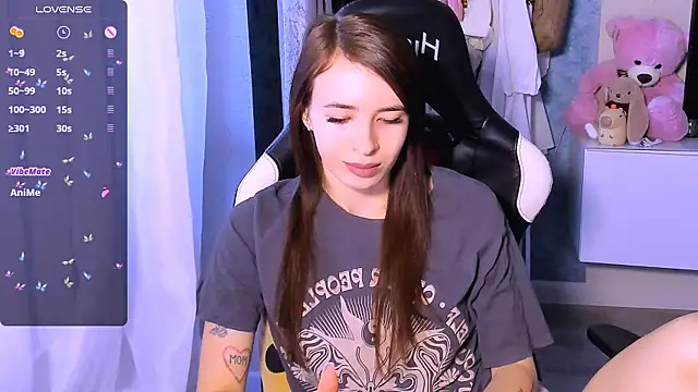 ZoyaMill online show from 09-15-25, 04:23